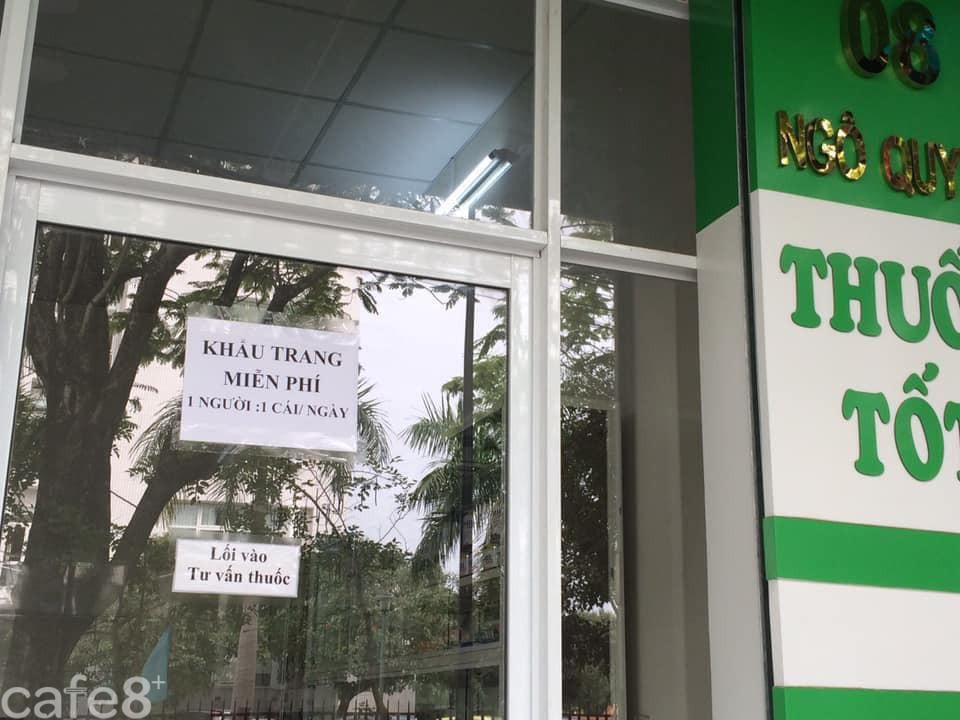 Điểm phát khẩu trang y tế miễn phí tại nhà thuốc số 8 đường Ngô Quyền, Huế